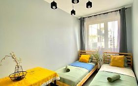 Centre Airport Boutique Designer Bath, 3-4 Days Best Offer, Kitchen, Balkony, Aircon